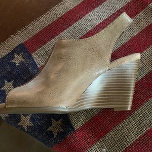 Aerosols Heel Rest Wedges